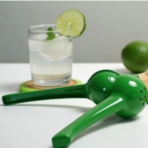 Manual Green Citrus Juicer
